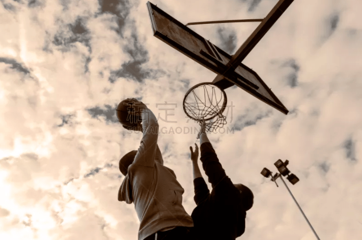 美加墨世界杯抽签出炉，三东道主获上上签，引发争议，詹俊点评小组赛看点。