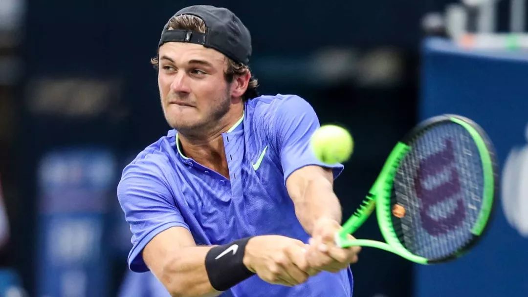 球员频繁遭 球员频繁遭